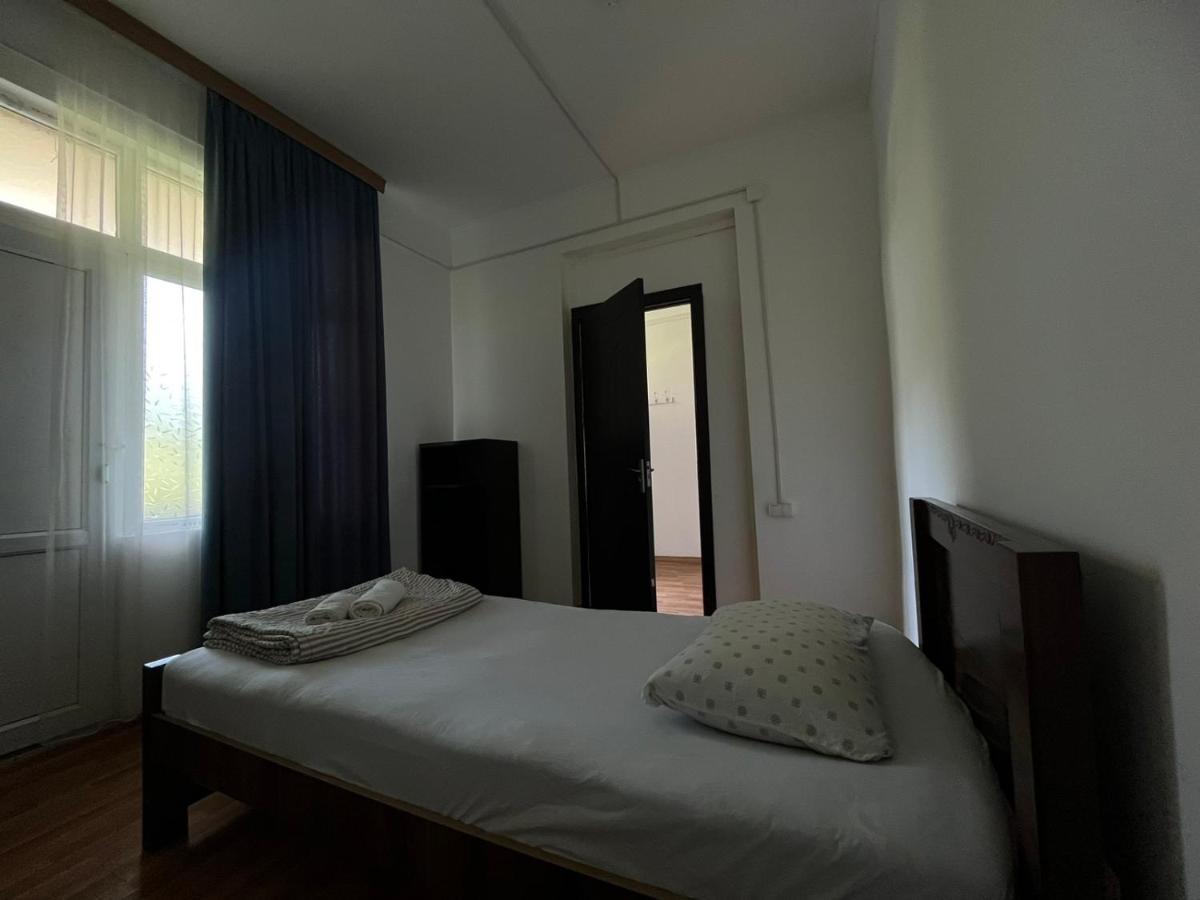 Guest House Oasis - Tvishi 외부 사진