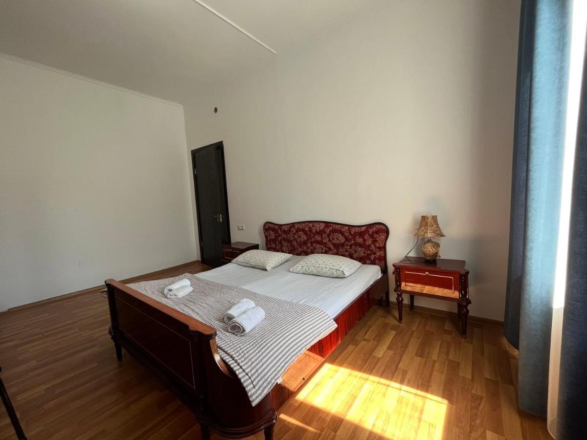 Guest House Oasis - Tvishi 외부 사진