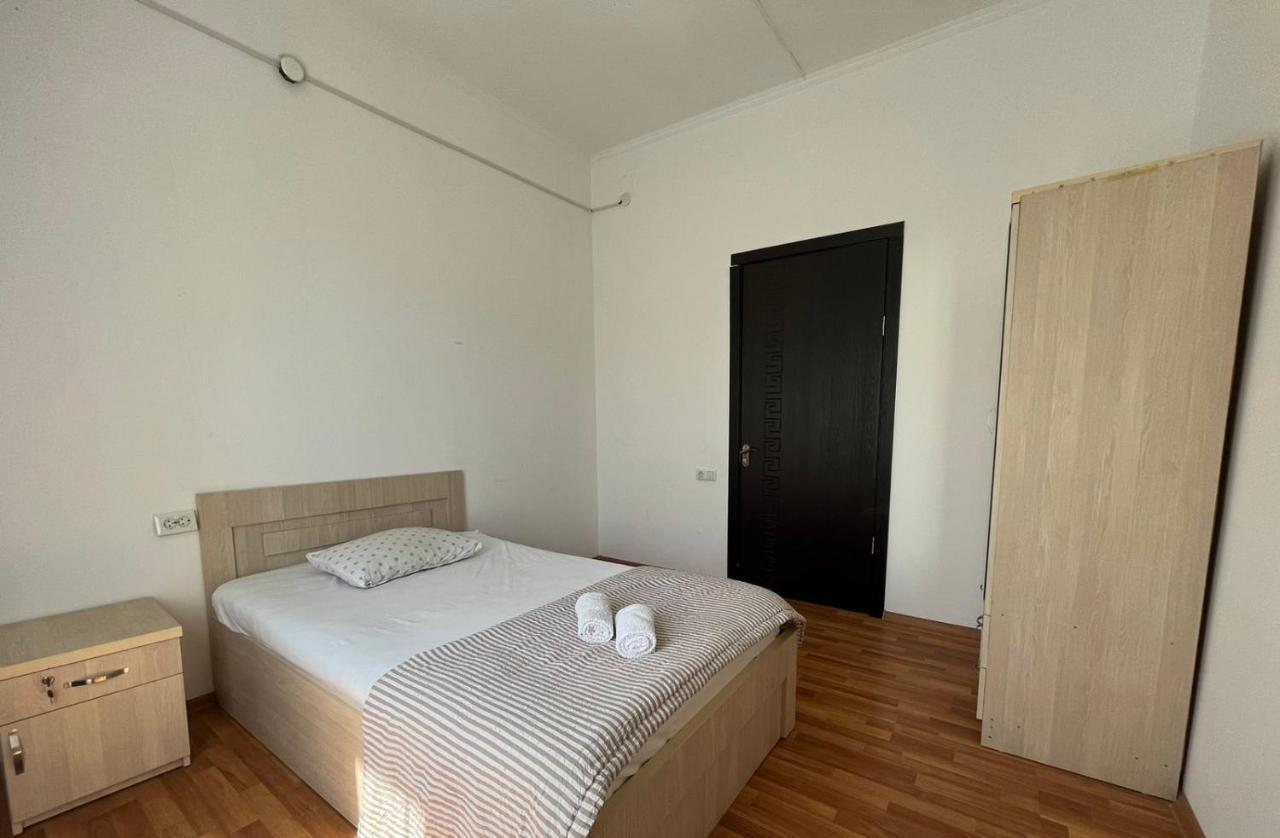 Guest House Oasis - Tvishi 외부 사진